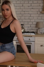 Blonde Pamela Sexy Ass - 17