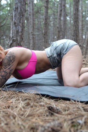 Juicy Jane nude photo 08 - Juicy Jane Sucks And Rides Donny Bunny In The Woods