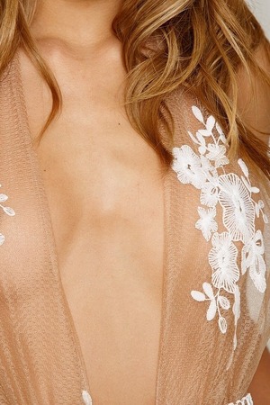 Uma Jolie Opens Sheer White Lace By The Piano - Photo 05