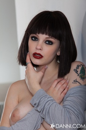 Bree Daniels nude photo 05 - Bree Daniels Opens A Grey Cardigan And Fingers Herself In Bed