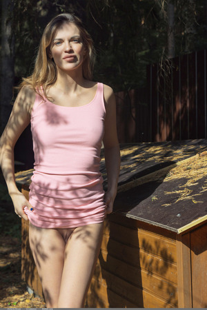 Victoria Kruzz Pink Dress Strip And Spreading On A Wooden Bench - Photo 04