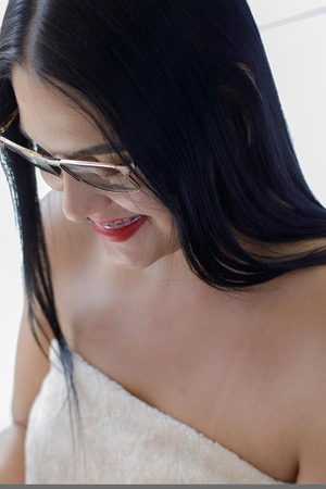 Kendall Blue Drops A Towel And Kneels In Her Glasses - Photo 00