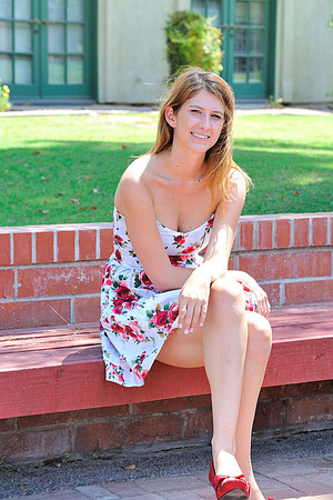 Cutie in Red - Photo 05