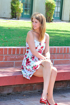Cutie in Red - Photo 06