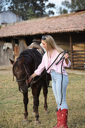 Lula In Cowgirl Gear - Boots & Kinky Toys - Photo 00