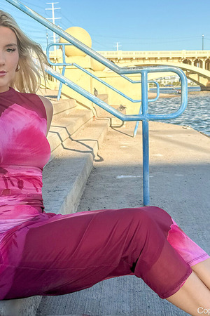 Madi Pink Dress Flash On A Marina Dock And Car Interior - Photo 11