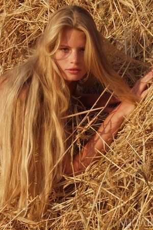 Andrea C And Sharon E Blonde Duo In The Hay Field - Met-Art nude pic 07