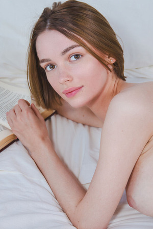 Amy Moloko Reads A Book Naked On A White Bed - Photo 15
