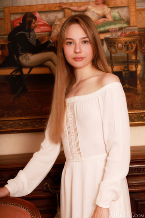 Kennedy Slips Off A White Dress By The Paintings - Photo 00