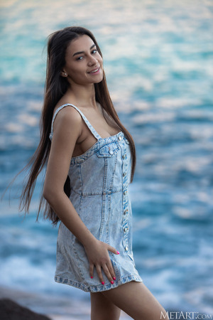Vanessa Alessia Strips Naked On The Rocks At Dusk - Photo 00