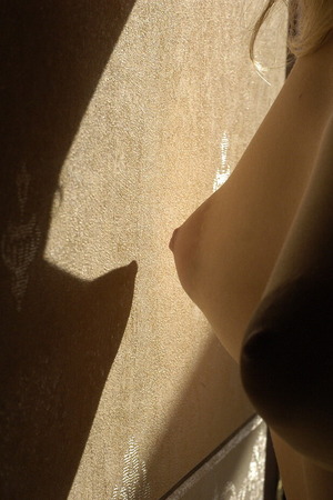 Blonde Koika Crouches Naked In The Sun And Shows A Shaved Pussy - Photo 12
