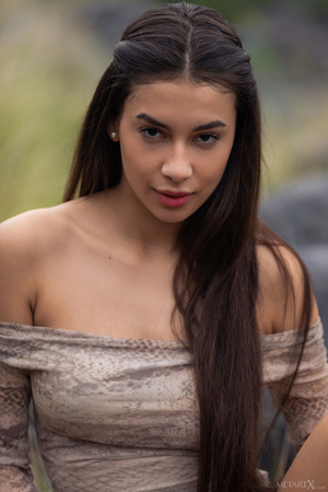 Vanessa Alessia Spreads On The Rocks Outdoors - Photo 02