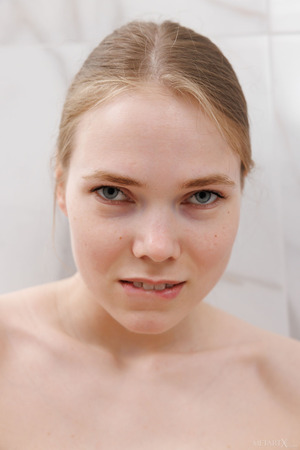 Luise Masturbates With A Handheld Shower Head - Photo 12