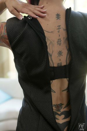 Anna Bell Peaks Pink Hair And Tattoo Sleeves In Leather Submission - Photo 06