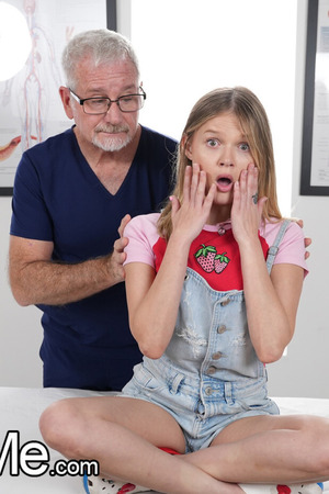 Coco Lovelock Petite Blonde Hardcore With Older Stepdad - Photo 01