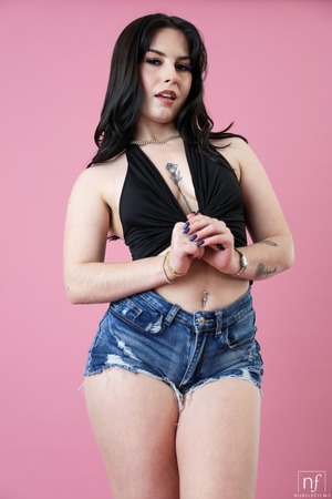 Chanel Camryn Fucks In Cutoff Denim Shorts In The Kitchen - Photo 02