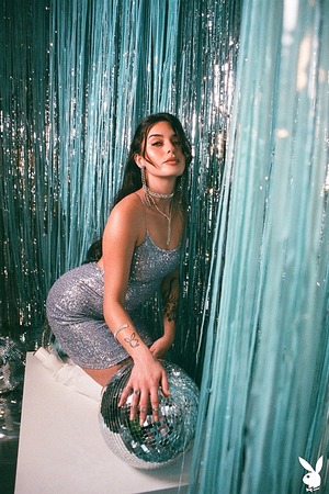 Megan Star - Photo 00