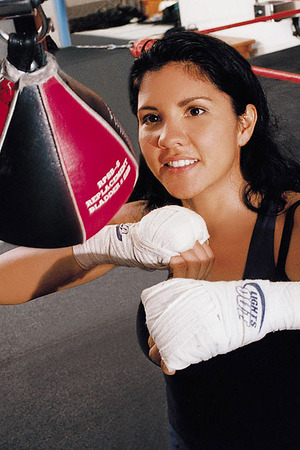 Mia St-John - Photo 01