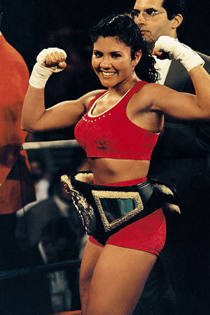 Mia St-John - Photo 10