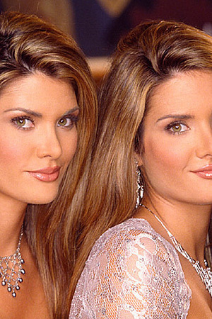 Rachel And Sarah Campbell - Photo 00