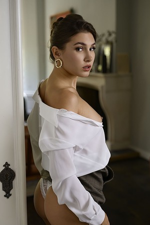 Ellie Luna - Photo 11