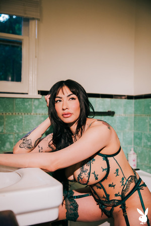 Sabina Magic Playboy Asian In A Rope Harness On Green Tile - Photo 03