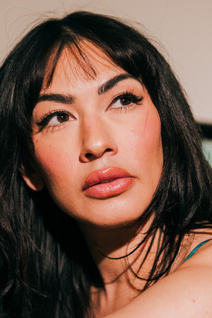 Sabina Magic Playboy Asian In A Rope Harness On Green Tile - Photo 04