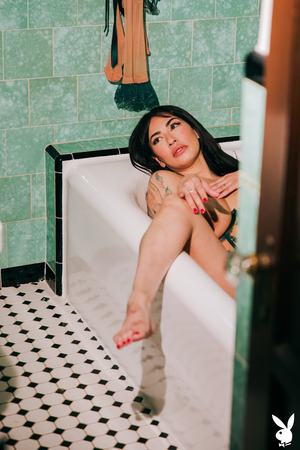 Sabina Magic Playboy Asian In A Rope Harness On Green Tile - Photo 14