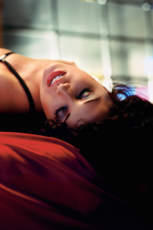Ewa Wodzinska Vintage Editorial Nude On Red Satin Sheets - Photo 08