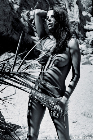 Ela Korczowska Bares Heavy Tits On The Desert Rocks In A White Thong - Photo 12