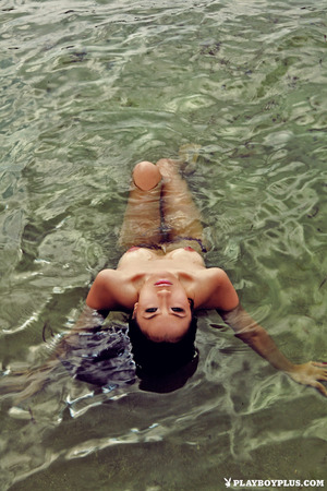 Gypsy Sarcon Stretches Out Naked On Wet Bamboo - Photo 10