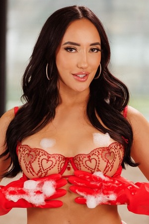 Chloe Amour Soaps Up In Red Rubber Gloves And A Lace Thong - Photo 03
