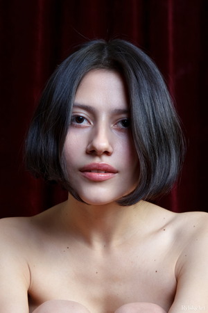 Gera Asian Strip And Toy On A Velvet Stage - Photo 06