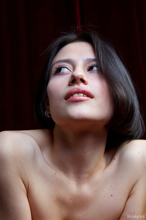 Gera Asian Strip And Toy On A Velvet Stage - Photo 15