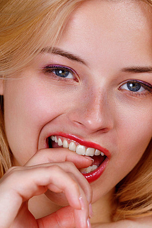 Bianca Bell In Kissable - Photo 15