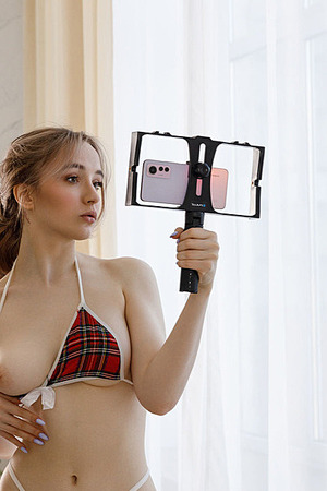 Polly Yangs - Photo 00
