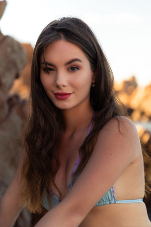 Liz Ocean Blue Bikini On The Rocks At Sunset - Photo 01