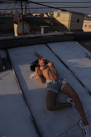 Courtney - Photo 06