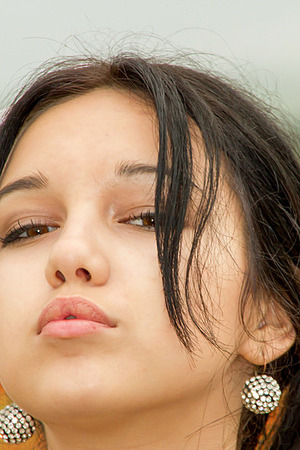 Cara - Naked In Field Of Roses - Seductive Outdoor - Photo 02