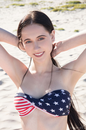 Einija Spreads On The Beach In Stars And Stripes - Photo 01