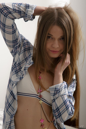 Hanka D Spreads A Shaved Pussy In White Knee Socks - Photo 00