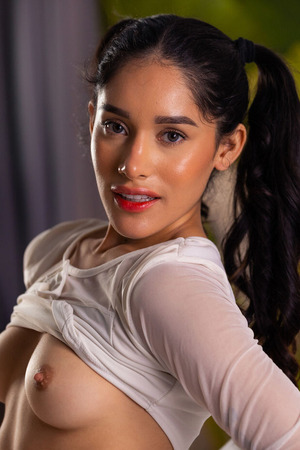 Carolina Guerrero Pulls Her Panties Aside In Pink Leg Warmers - Photo 06