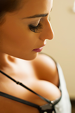 Hot Model Junia Cabral