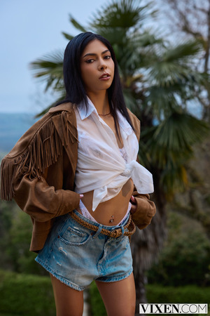 Cindy Luna Bounces Her Bubble Ass On Alberto Blanco's Cock - VIXEN nude pic 01