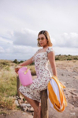Sally Hunter Bares Freckled Tits On The Dunes - Photo 15