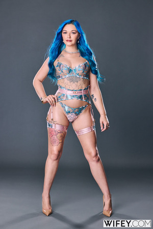 Kira McKay Blue Hair Hotwife Studio Bed Cuckold Set - Photo 00