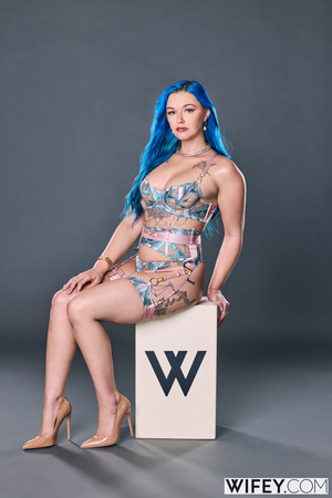 Kira McKay Blue Hair Hotwife Studio Bed Cuckold Set - Photo 01